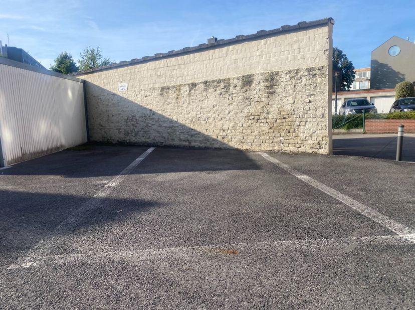 In hartje Waregem bevindt zich deze goedgelegen parkeerplaats. &lt;br /&gt;
Schakelstraat &lt;br /&gt;
&lt;br /&gt;
Beschikbaar: 12/10/2023&lt;br /&gt;
Huurprijs: 40 EUR/maan