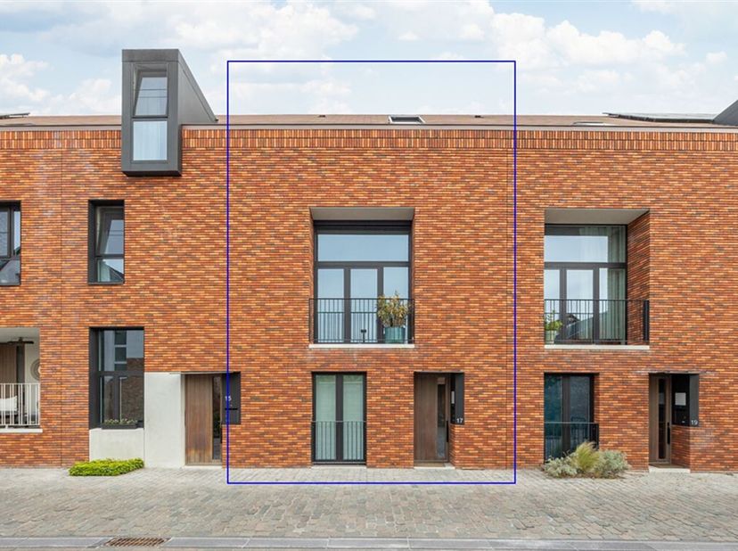 Volledig instapklare BEN- woning (SION- project), bouwjaar 2019, voorzien van alle comfort. De ligging in de historische stadskern en aan de voet van