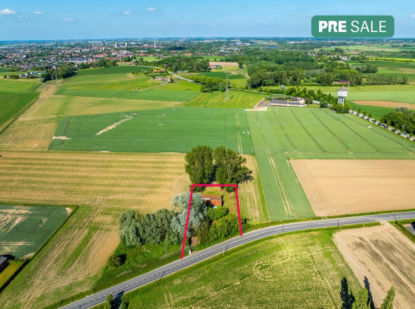Maison à démolir à vendre sur 1 962 m² dans la rue De Krommenelststraat 15 à Ypres. Situé à deux pas du centre. Idéal pour ceux qui recherchent un ter
