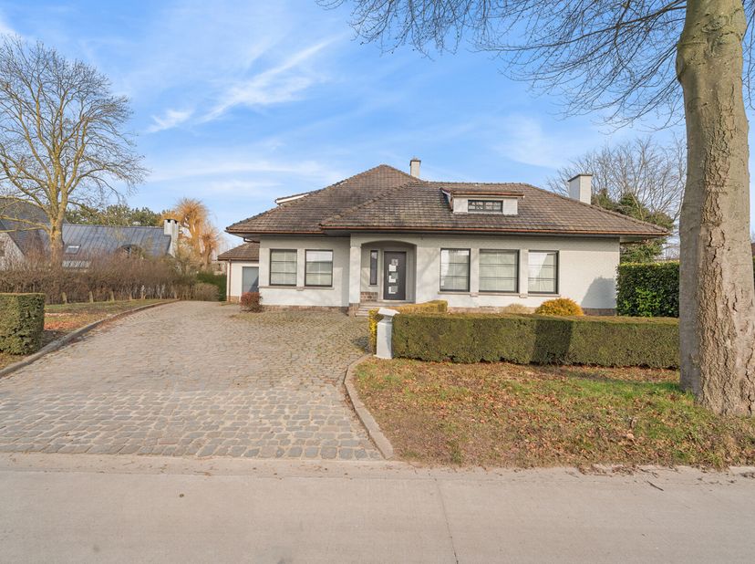 Êtes-vous à la recherche d&#039;une maison clés en main avec 4 chambres spacieuses? Ne cherchez plus! Cette maison à Oordegem, avec une superficie de terra