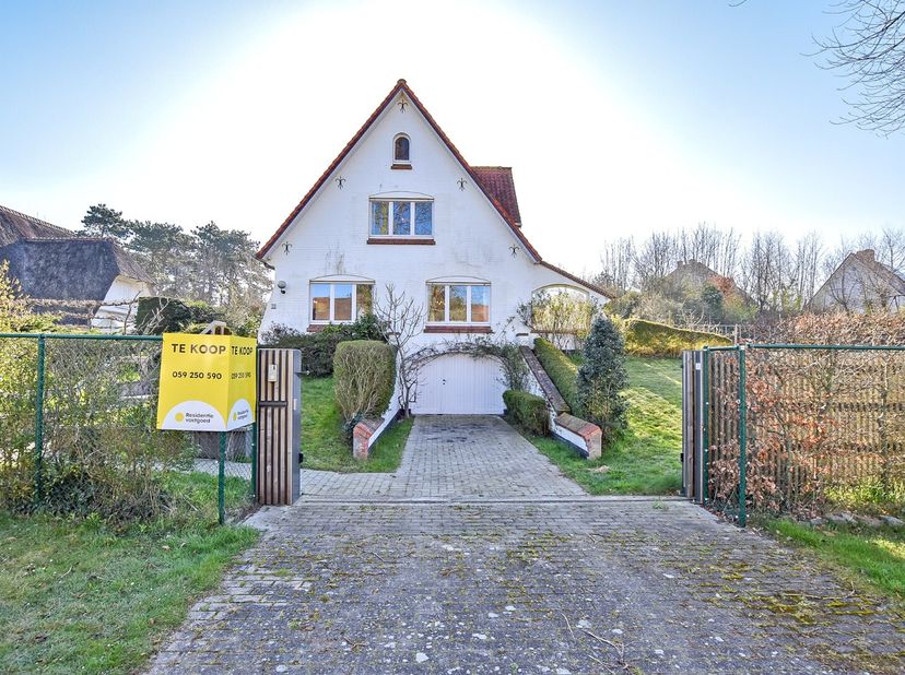 Karaktervolle Villa in de Simli-wijk te Nieuwpoort op 717 m² unieke kans!&lt;br /&gt;
Deze authentieke villa biedt een uitzonderlijke kans voor wie op zoek