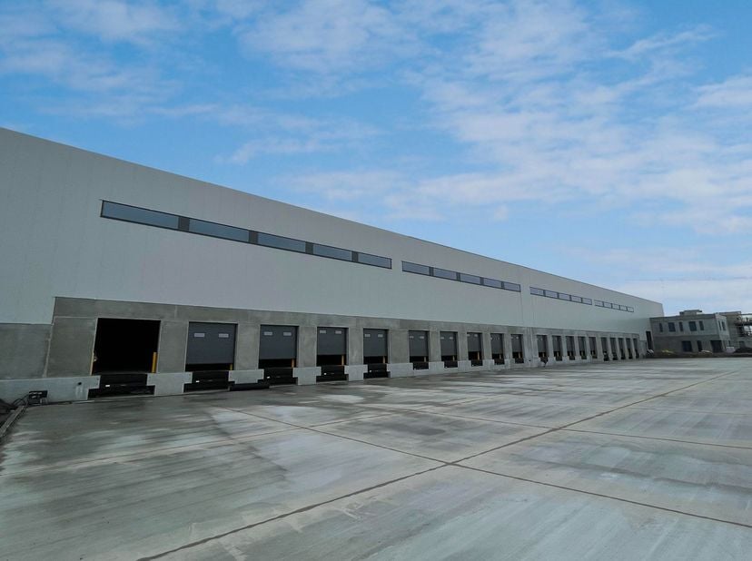 Nieuwbouw state of the art logistiek magazijn van 14.656 m² in combinatie met 638 m² instapklare kantoorruimte. De geklimatiseerde loods (BREEAM Excel