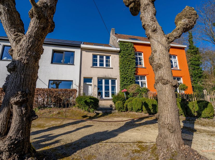 BEERSEL. Cap-Sud, vous propose une charmante maison de deux façades, idéalement située près des grands axes.&lt;br /&gt;
Vous y trouverez un lumineux living