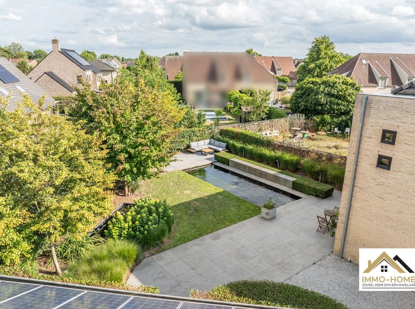 Deze recente halfopen bebouwing vinden we terug in één van de rustigste wijken om te wonen, en toch vlakbij alle voorzieningen die het centrum van Loc