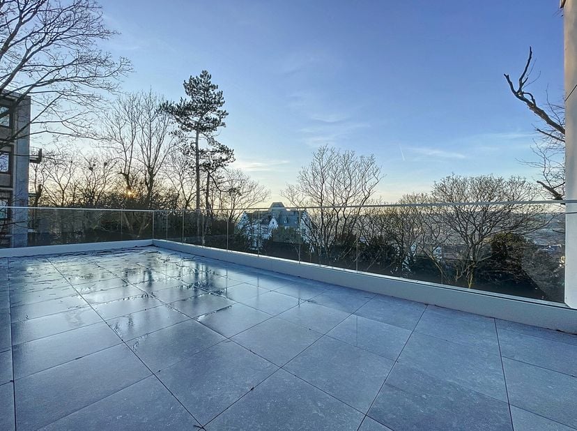 HEUSY : Magnifique appartement neuf au 5ème et dernier étage (penthouse) d&#039;une toute nouvelle résidence avenue PELTZER, situé à proximité des commodit