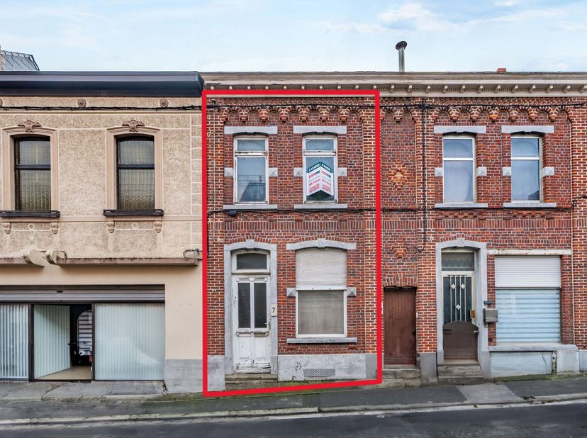 EasyHome vous propose cette bonne maison 2 chambres à rénover d&#039;une surface habitable de 97m² située au coeur de Chapelle-lez-Herlaimont.&lt;br /&gt;
Elle e