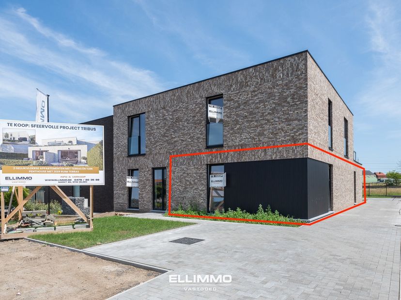 Zeer ruim gelijkvloersappartement van 101,60m2, 2 slaapkamers en een zalige tuin met terras van nog eens bijna 30m2 en dit helemaal op het zuiden! Doo