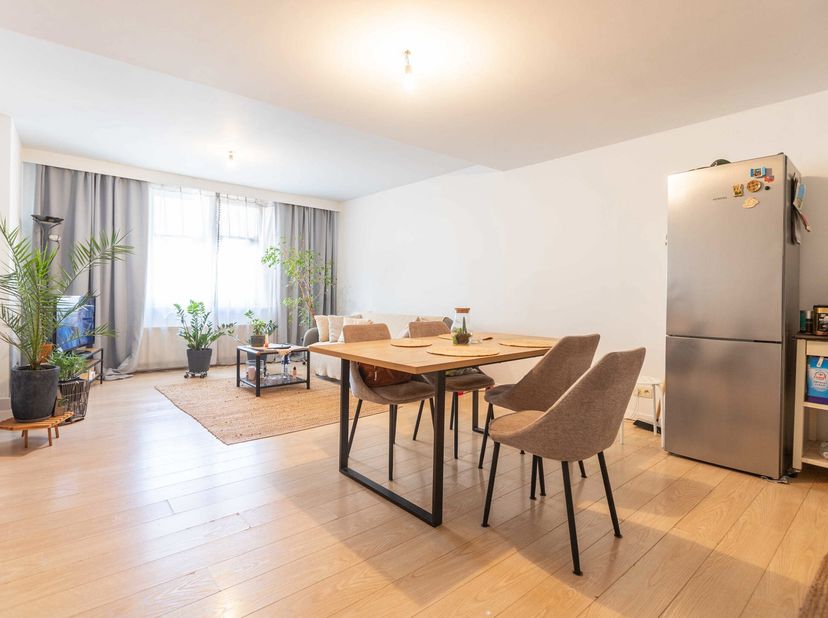 À deux pas de la Place Cardinal Mercier, Appartement de 74m² nets (83m² selon PEB) avec 2 belles chambres dans un cadre de vie alliant tranquillité, c