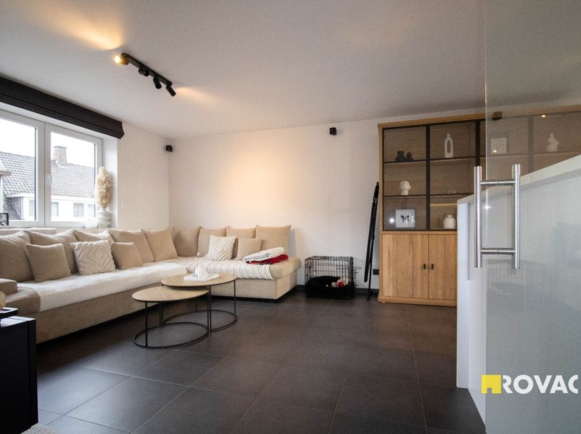 Gezellig en instapklaar appartement op wandelafstand van centrum Ingelmunster, handelszaken, scholen, edm - 76 m² - bestaande uit inkomhal met gastent
