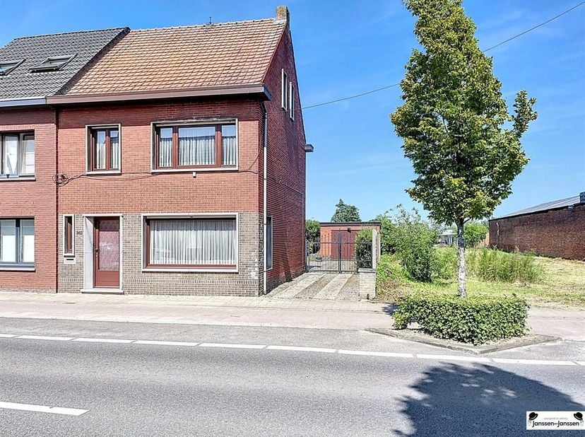 Gelegen in het centrum van Gooreind, op een perceel van 610 m², biedt deze woning tal van mogelijkheden.&lt;br /&gt;
Indeling:&lt;br /&gt;
Gelijkvloers:&lt;br /&gt;
U b