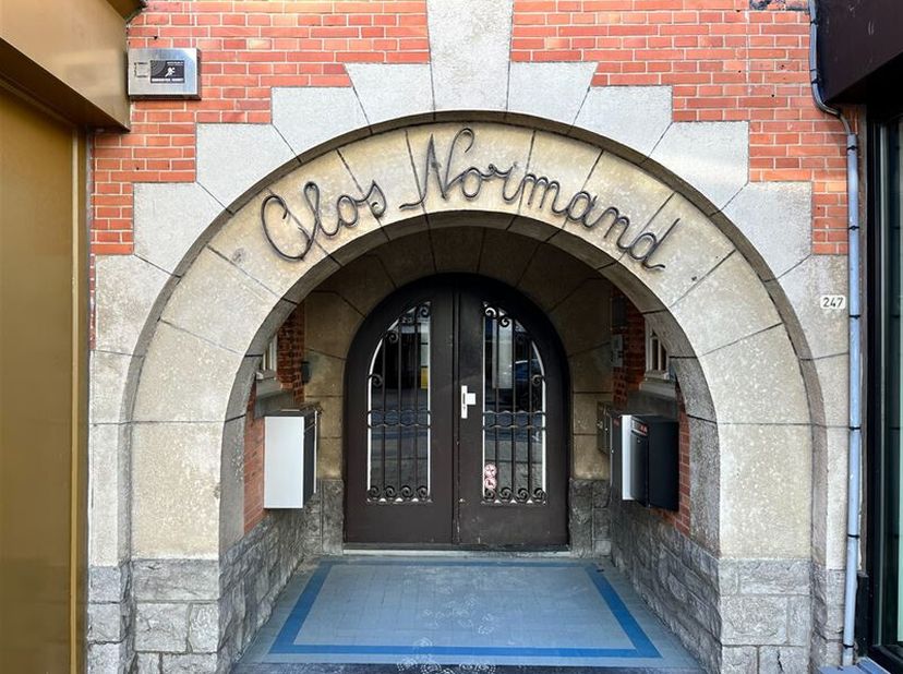 Clos Normand 0102 - Charmant appartement spacieux de trois chambres à coucher situé au centre de la rue commerçante - Résidence protégée de style cott