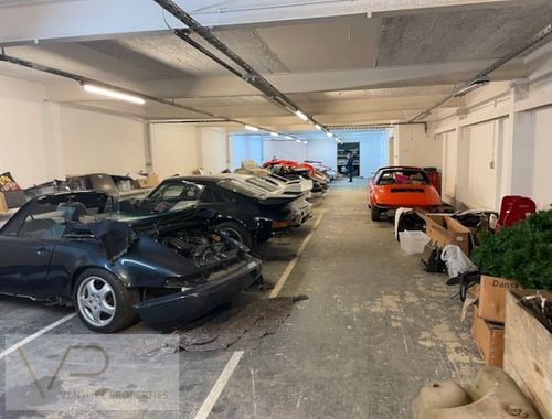                                         Entrepôt sans bureau à vendre à Schoten, € 499.000
