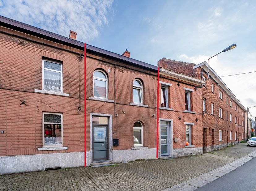 Idéale pour un investissement ou une première acquisition, cette belle maison 2 façades allie confort et modernité. Avec ses 3 chambres spacieuses, el