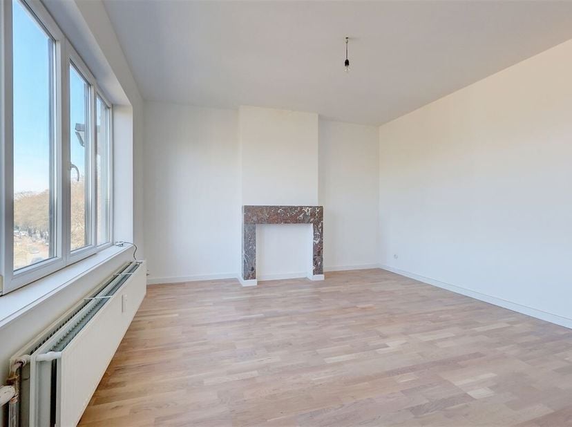 Cet immeuble de 4 appartements est à vendre dans la Dennenlaan à Wilrijk. Le centre de Wilrijk, le parc Den Brandt, le Middelheim, divers magasins et