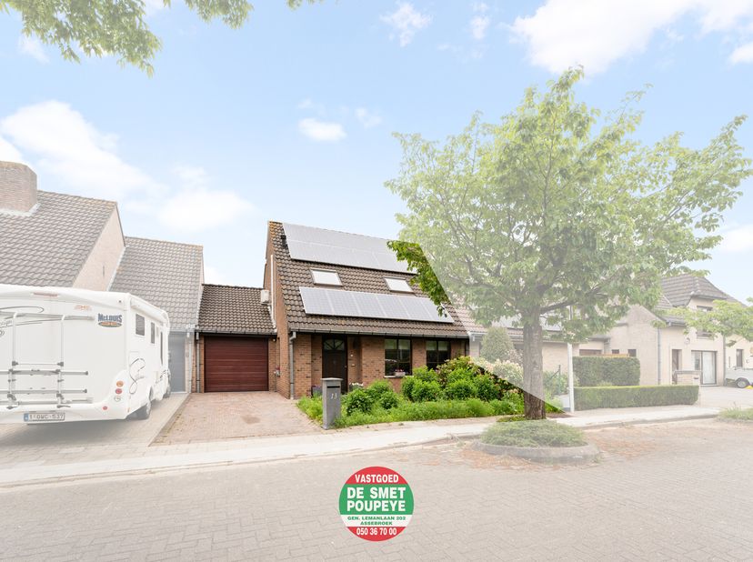Deze energiezuinige woning ligt in een kindvriendelijke wijk (doodlopende straat) nabij scholen, openbaar vervoer en winkels. Het centrum van Brugge i