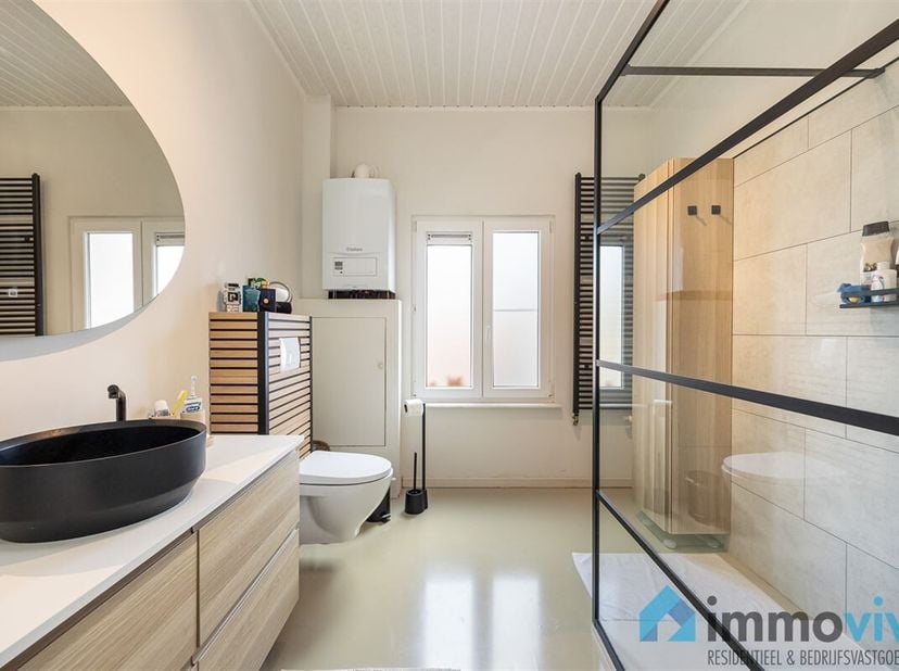 Instapklaar duplexappartement met 3 tot 4 slaapkamers en vernieuwd dak (2024).&lt;br /&gt;
Op zoek naar ruimte, comfort én stijl? Ontdek dit gerenoveerde du