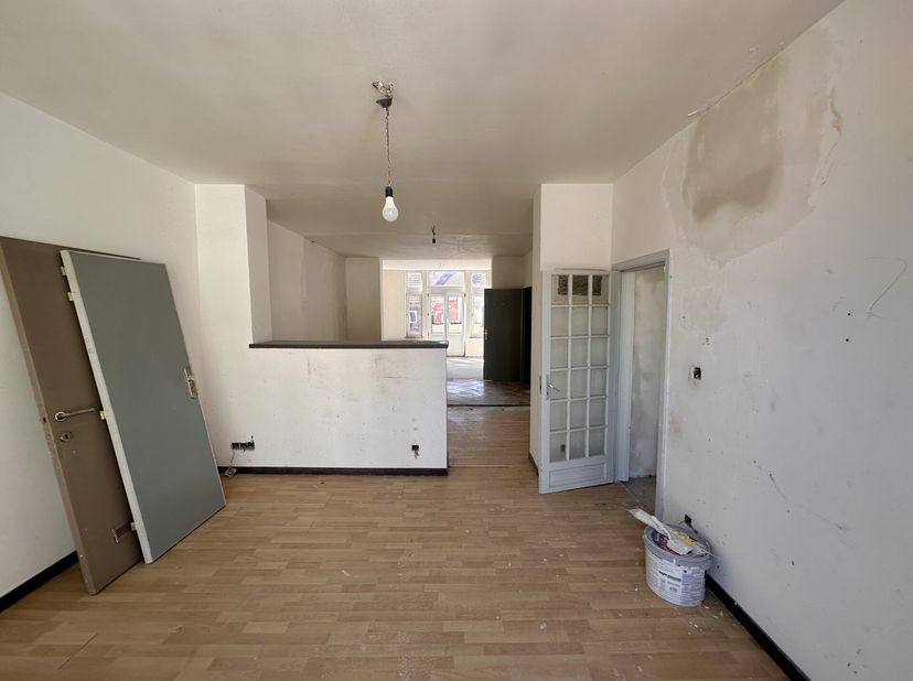 Magnifique appartement lumineux 1 ch + bureau à vendre  Casco darchitecte avec gros uvre déjà rénové&lt;br /&gt;
Situé dans une petite copropriété, cet appa