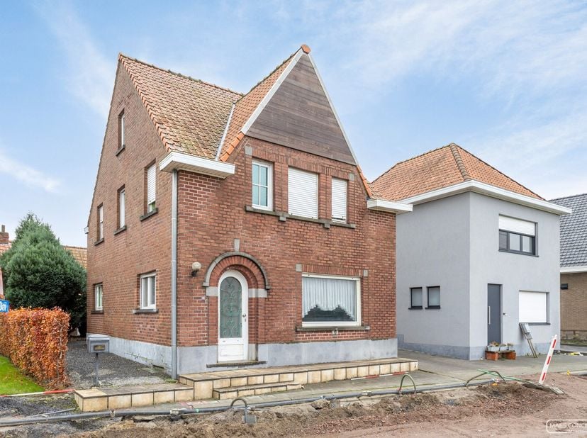 Te renoveren woning met potentieel in het hart van Anzegem!&lt;br /&gt;
Bent u op zoek naar een charmant renovatieproject waar u uw eigen stempel op kunt dr