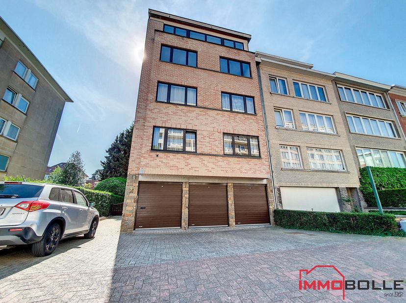 Quartier Chant d&#039;Oiseau, à proximité des métros Hankar/Delta/Pétillon et de toutes les facilités, magnifique duplex de standing de +/- 183m² (selon CP