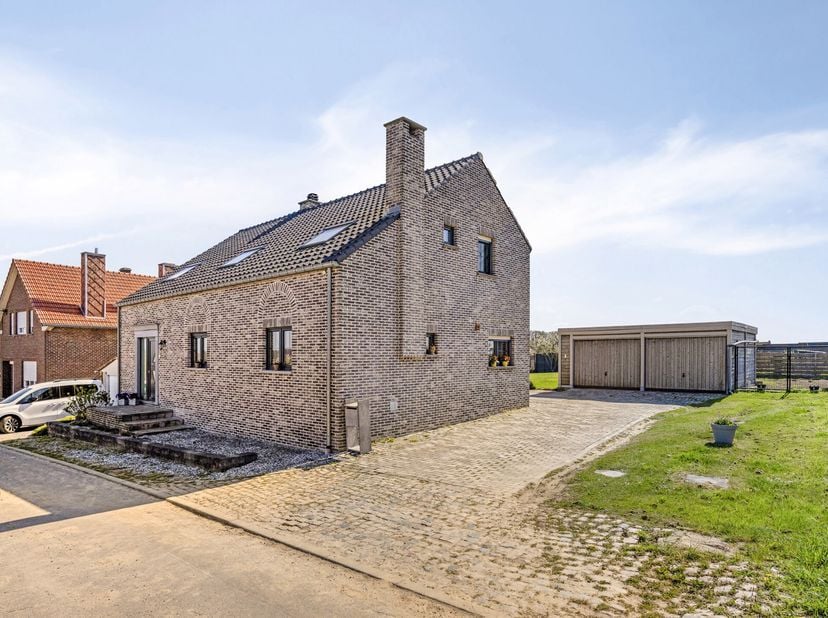 Rêvez-vous d&#039;un endroit calme près de Tienen, avec une disposition pratique et un grand potentiel ? Cette maison au 14, Bergstraat à Glabbeek offre to