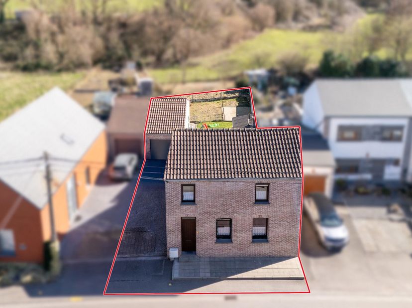 Idéalement située dans la belle campagne péruwelzienne, lAgence Leclercq vous propose cette charmante maison deux chambres, jardin et garage.&lt;br /&gt;
La