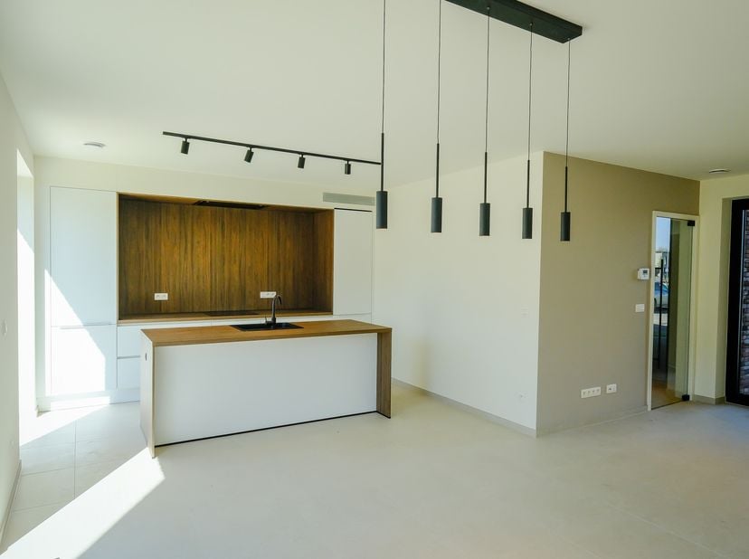 Nieuwbouwwoning met 3 slaapkamers in Bilzen-Hoeselt&lt;br /&gt;
Deze eigentijdse nieuwbouwwoning vind je terug op Elstarstraat 53 in Bilzen, op wandelafstan
