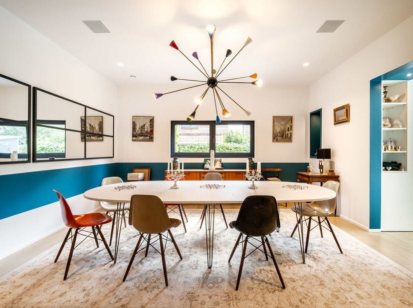 Deze eigentijdse volledig gemeubileerd villa, gebouwd in 2015, ligt dicht bij de winkels van Fort-Jaco en biedt een bruto vloeroppervlak van ±350 m²,