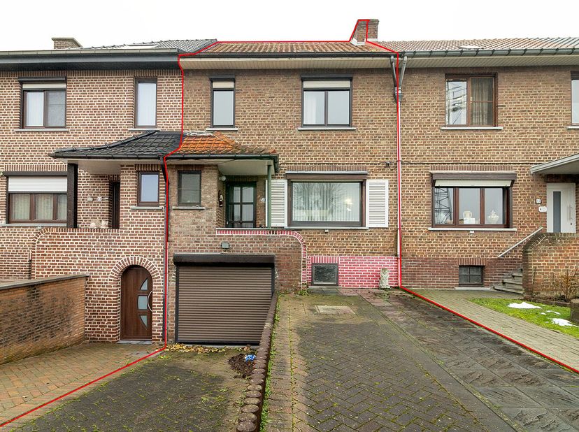 GOED GELEGEN WONING &lt;br /&gt;
 &lt;br /&gt;
STAD TIENEN - goed gelegen, deels op te frissen woning, sectie C nr. 0025L4P0000, 2a 40ca. EPC E. Beschikbaar uiter