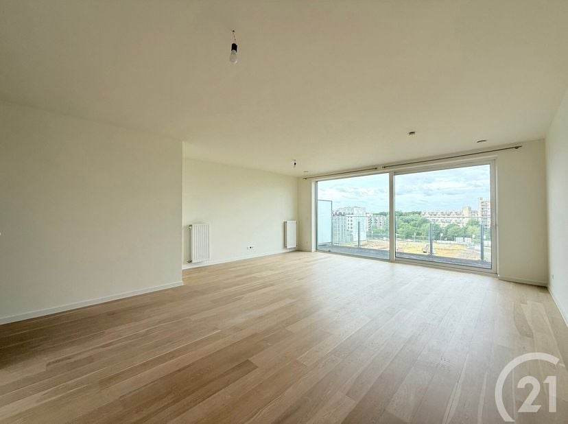 WOLUWE-SAINT-LAMBERT :- Ontdek dit prachtige appartement gelegen in de wijk Marcel Thiry tussen het Woluwe Shopping Center en Cora Woluwe, en profitee