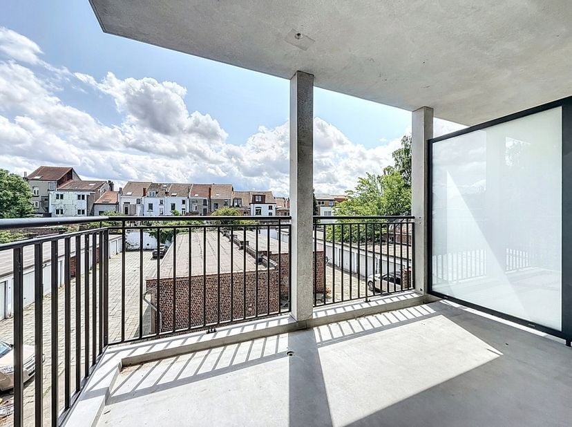 STUCKENS/ Dans un immeuble construit en 2016 et comprenant 9 unités locatives, très bel appartement de 87m2. Belle et lumineuses réceptions , cuisine