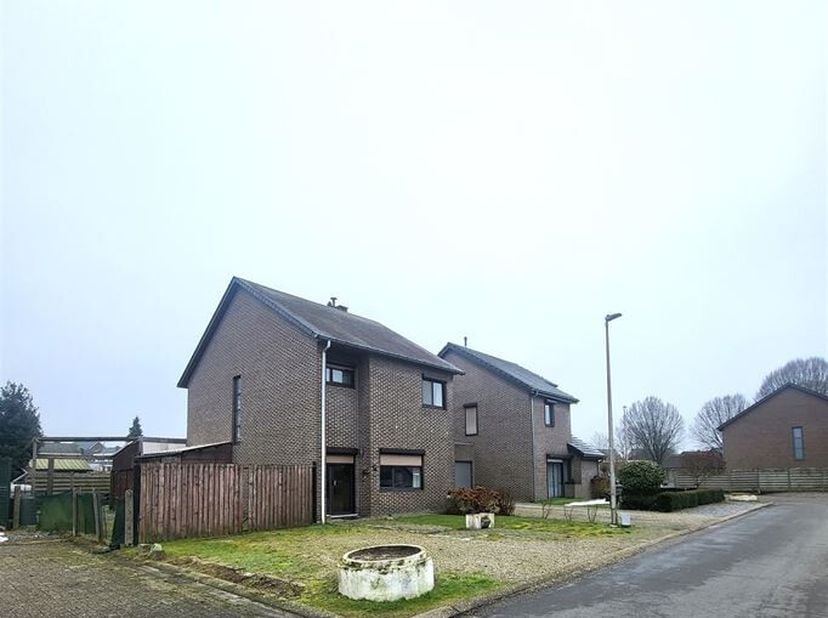 Ruime woning met tuin, inrit en garage&lt;br /&gt;
Bent u op zoek naar de ideale woning voor uw gezin? Deze prachtige woning met maar liefst 3 slaapkamers b
