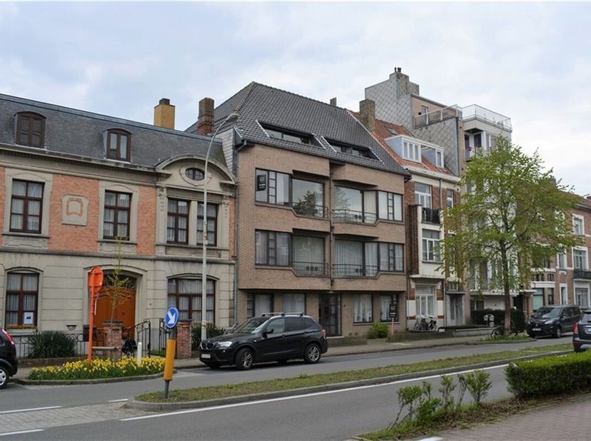 Verzorgd 2-slaapkamerappartement.&lt;br /&gt;
Dit verzorgd dakappartement is gelegen op de derde verdieping van een compact appartementsgebouw. Het is uiter