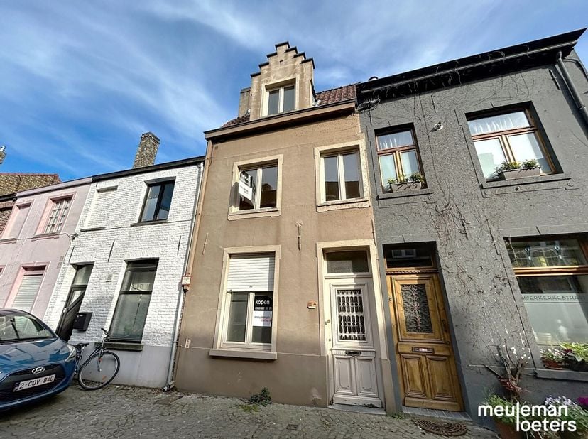 Droomde u altijd om in Brugge centrum te wonen in een woning met een tuin? Dan is dit uw kans!&lt;br /&gt;
In hartje Brugge is nabij de Coupure deze gezelli