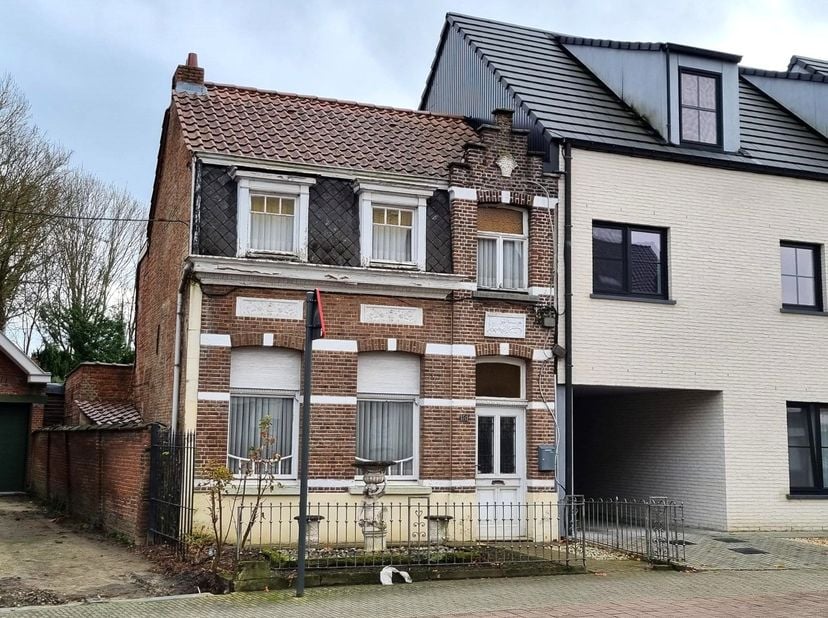 Woning gelegen te centrum Berlaar, vlakbij station, lokale handelaars, scholen en met zeer gunstige verbinding naar Lier en Heist-o/d-Berg. &lt;br /&gt;
&lt;br