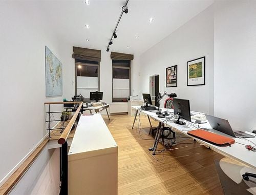                                         Complexe de bureaux à louer à Etterbeek, € 1.220
