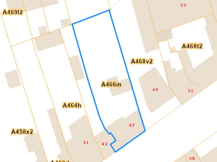 Deze ruime eigendom bestaande uit 2 woonhuizen, gelegen langs de oude baan Gent-Kortrijk, beidt verschillende mogelijkheden :&lt;br /&gt;
- als projectgrond