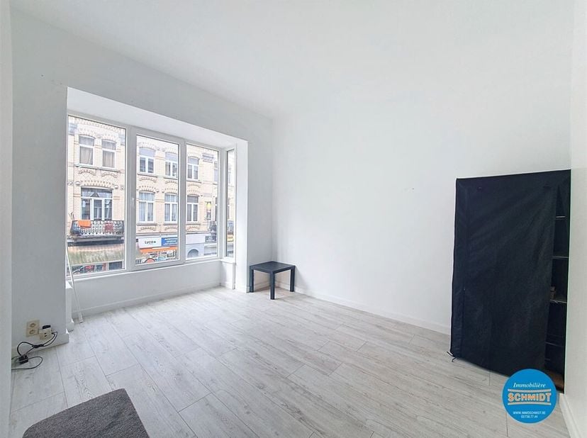 IMMOSCHMIDT (Ref. 19179) - ETTERBEEK (Chasse / Chée de Wavre) - BESCHIKBAAR OP 01/02/2022: Klein duplex appartement van +/- 50m² bestaande uit een woo