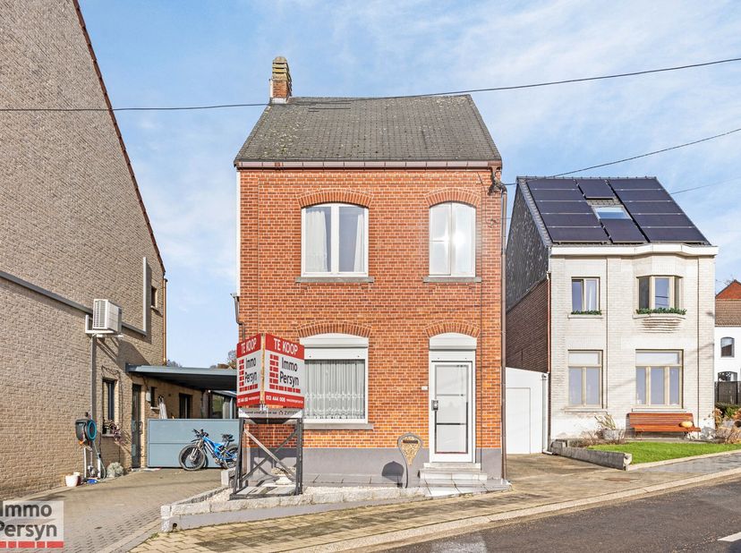 Deze karaktervolle woning, gelegen aan Slangenberg 105 in Scherpenheuvel-Zichem, biedt een uitgelezen kans voor wie op zoek is naar een renovatieproje