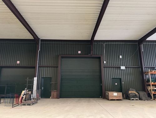                                         Bâtiment d’entreprise à louer à Sint-Truiden, € 837
