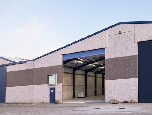                                         Magazijn zonder bureel te huur in Zelzate, € 1.700
