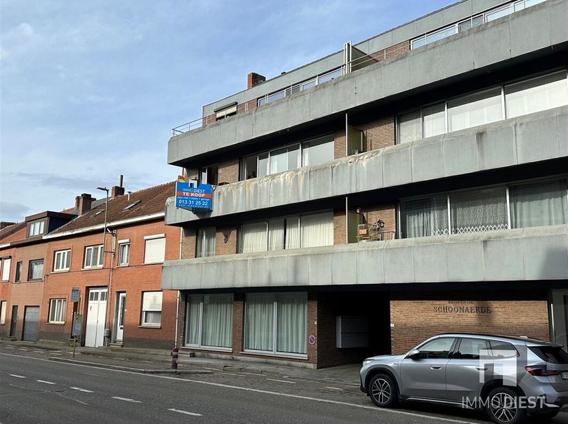 Op slechts enkele minuten wandelen van het station ligt dit zonnige appartement met 3 slaapkamers.&lt;br /&gt;
Het appartement is per lift en trap toegankel