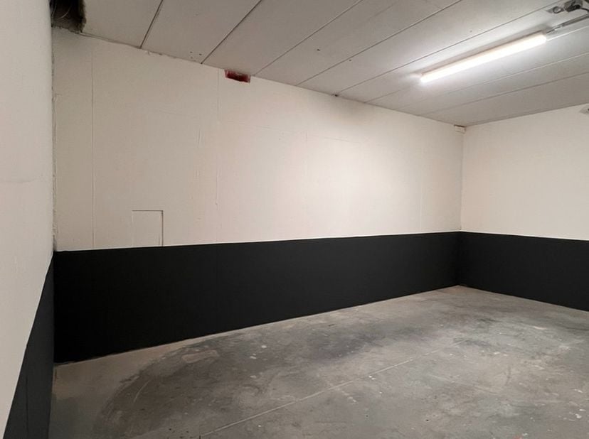 - Polyvalent bedrijfsgebouw op 6.330 m² in Westerlo&lt;br /&gt;
- Vlotte verbinding naar de E313 (Antwerpen-Hasselt)&lt;br /&gt;
- Gerenoveerd in 2022&lt;br /&gt;
- Uni