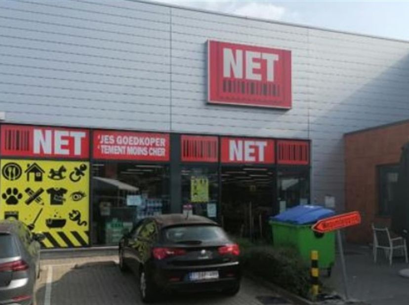 Espace commercial denviron 800 m² situé au Roosevelt Center à Vilvorde.Parmi les enseignes présentes dans ce retail park : Aldi, Kruidvat, Bristol, Mu