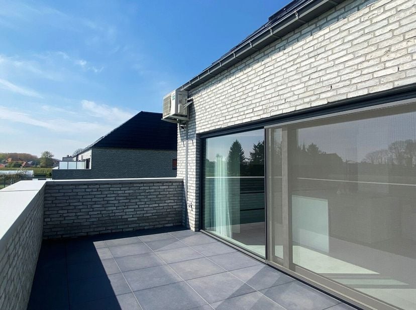 Zeer energiezuinig en instapklaar duplexappartement met 3 (4) slaapkamers en terras te Rummen (Geetbets). Voor meer info ga naar https://www.era.be/nl