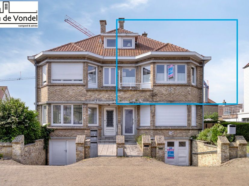 Op zoek naar een ruim en 100% instapklaar appartement aan zee?&lt;br /&gt;
Dit duplex appartement met 4 slaapkamers, op slechts 5 minuten wandelen van het s