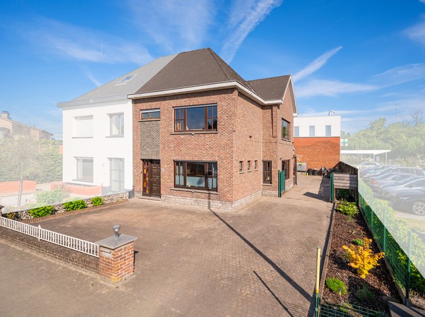 Bent u op zoek naar een degelijke woning die u kan renoveren aan 6% BTW?&lt;br /&gt;
Dan is dit de ideale woning voor u!&lt;br /&gt;
Op het einde van uw renovatie