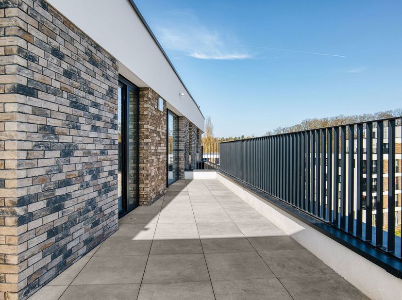 JAMBES  Dans un écrin de verdure, beau PENTHOUSE contemporain (3CH/1SDB) de 112,70 m² situé au 5ème étage de la résidence Â ARTEMIS Â. Il se compose d