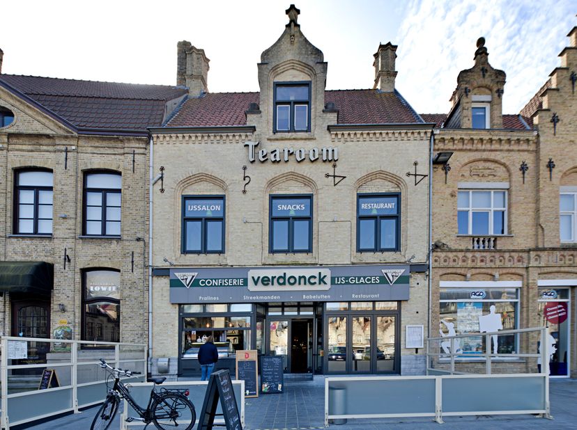 Acquisition de la célèbre entreprise hôtelière «Verdonck» sur la Grote Markt de Furnes. Cette entreprise fonctionne bien et est financièrement très sa