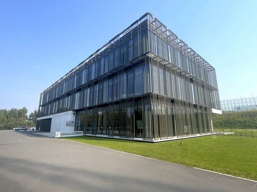 540m² d&#039;espace de bureau au 2ème étage dans un magnifique projet de construction conçu par Polo Architects (divisible à partir de 300m²)&lt;br /&gt;
Emplace