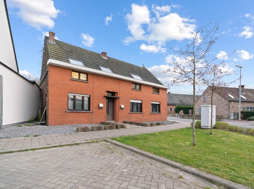 [[ DIT PAND NEEMT DEEL AAN DE ERA OPEN HUIZEN DAG OP 14/6 VAN 16:00 TOT 17:00 ]] Bent u op zoek naar een renovatieproject met veel potentieel? Deze te